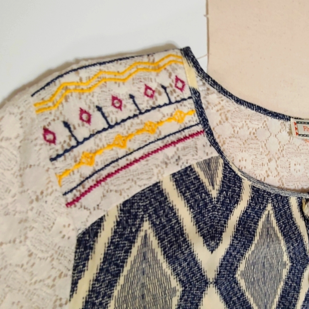 Flying Tomato embroidered boho top with lace sleeves - Picture 3 of 5